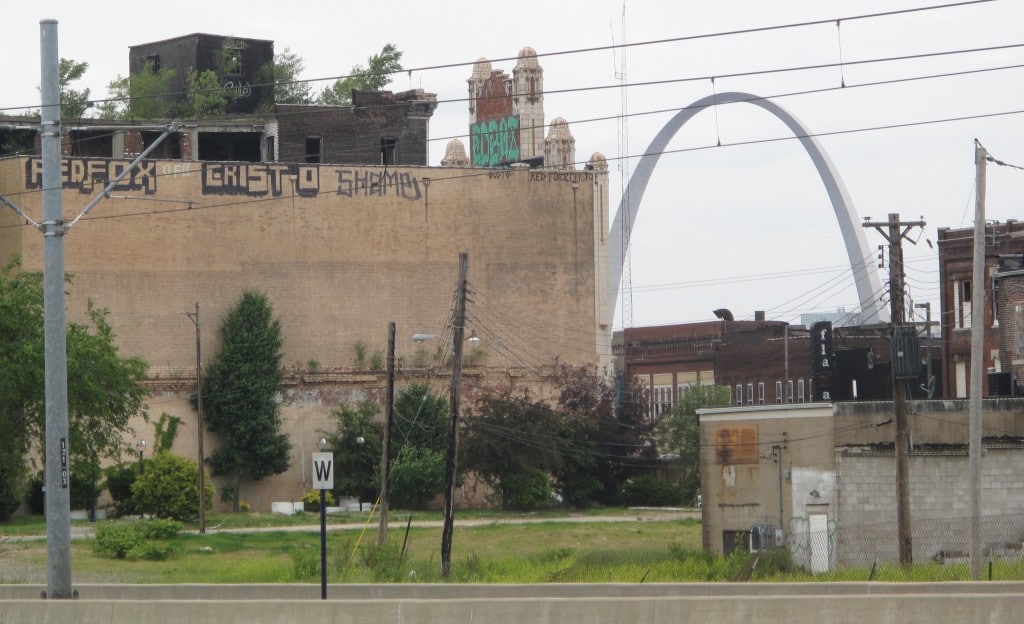 st louis ghetto with arch